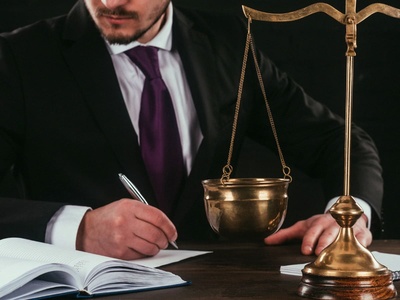 Профессия юрист: особенности работы, плюсы и минусы